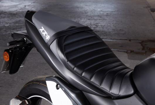sv650 tuck roll seat