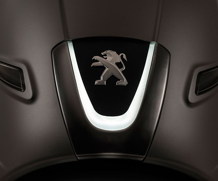 FRONT LOGO LIGHTNING